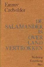 De salamander is over land vertrokken